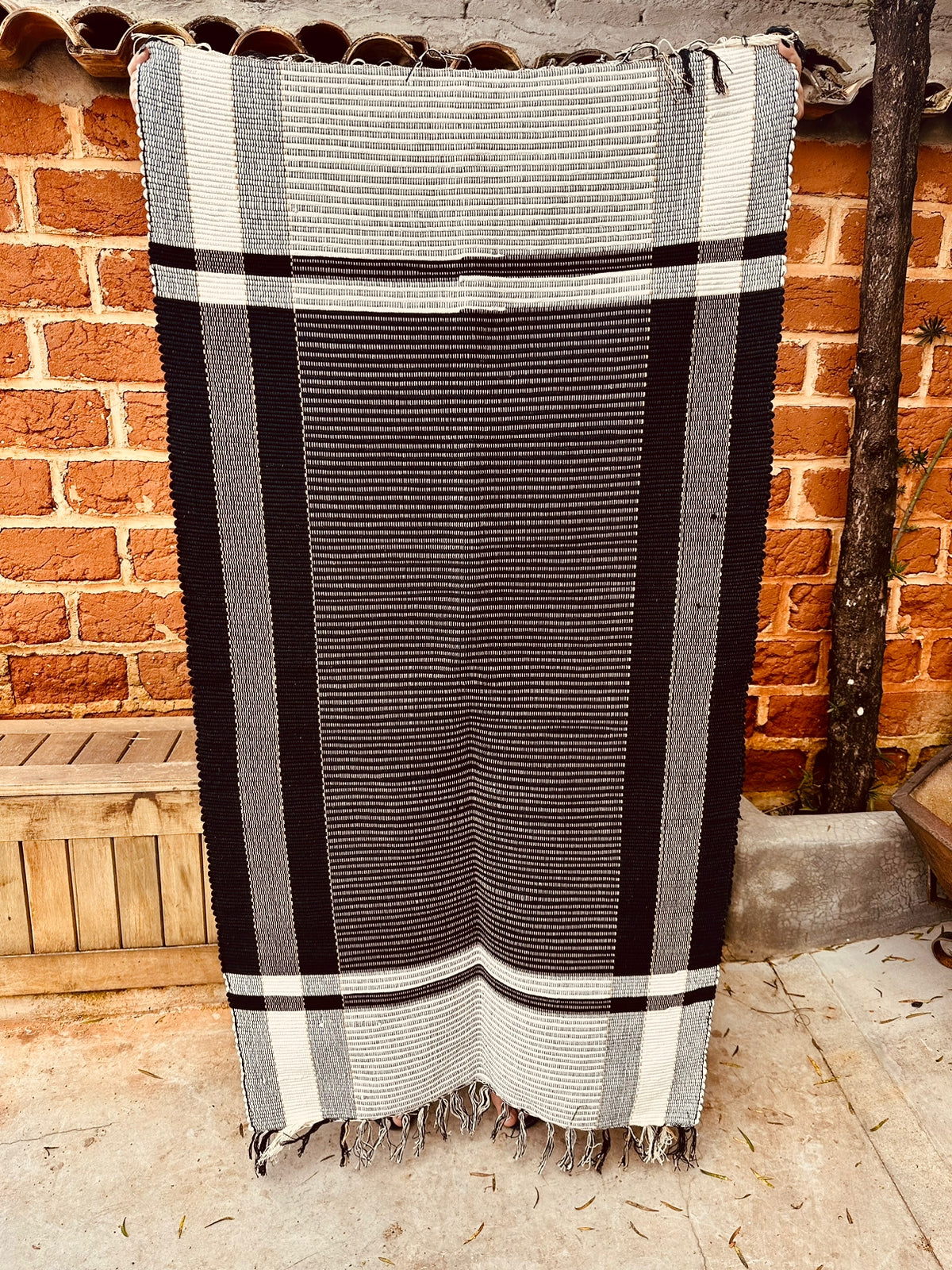 Tapete Médio em Malha Moldura Preto