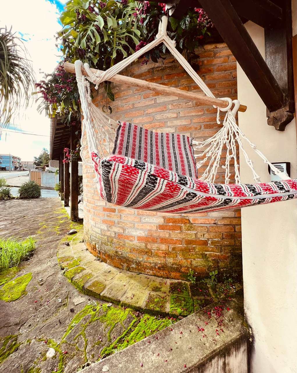 Rede Cadeira De Balanço Comum Listrada Vermelha e Preta