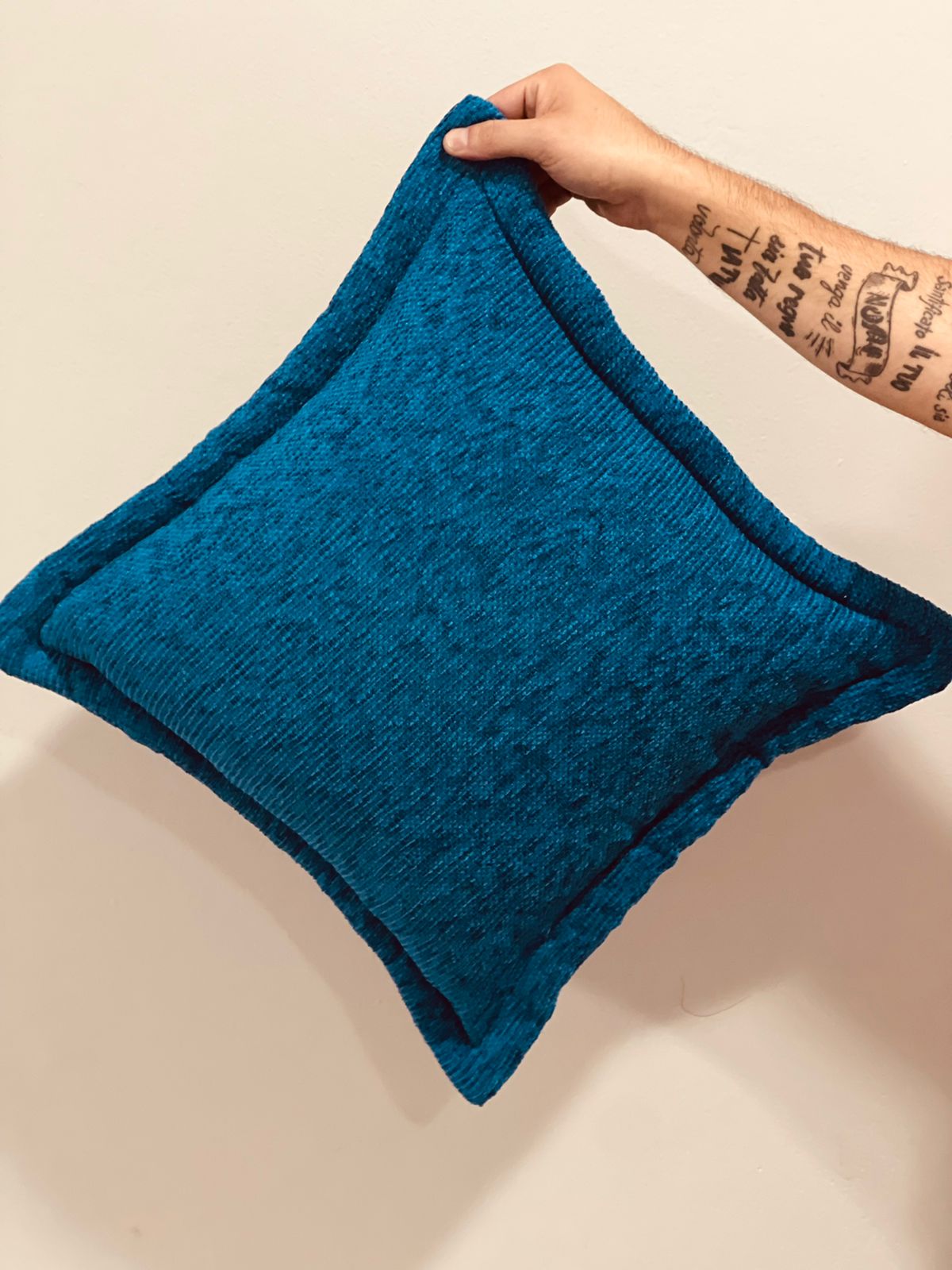 Capa de Almofada em Chenille com Aba Lateral Azul Caneta 45x45