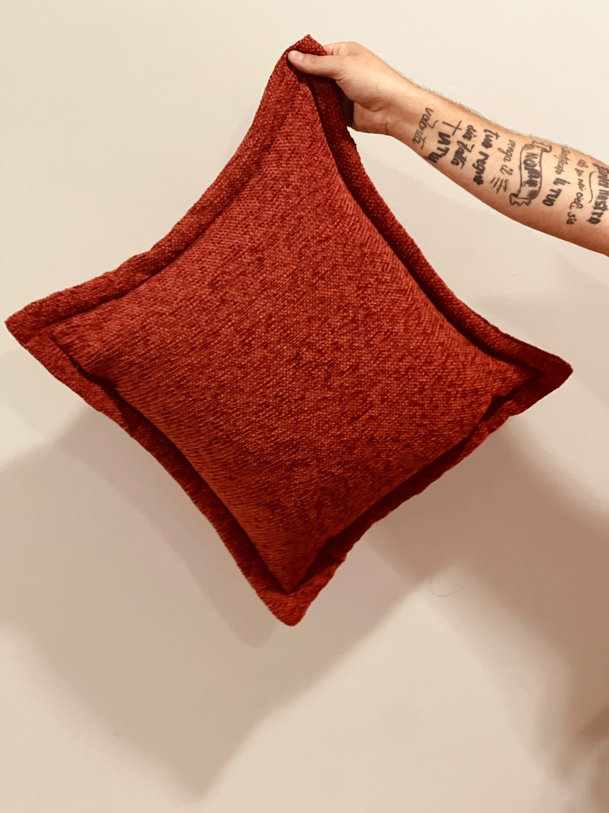 Capa de Almofada em Chenille com Aba Lateral Terracota 45x45