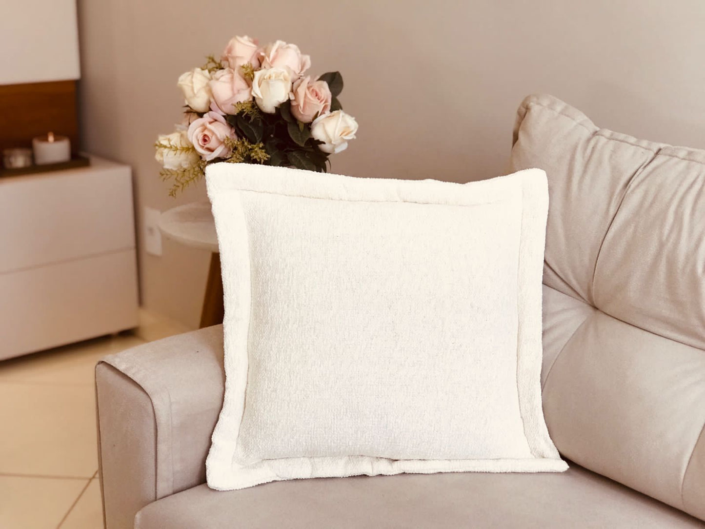 Capa de Almofada em Chenille com Aba Lateral Cru 45x45