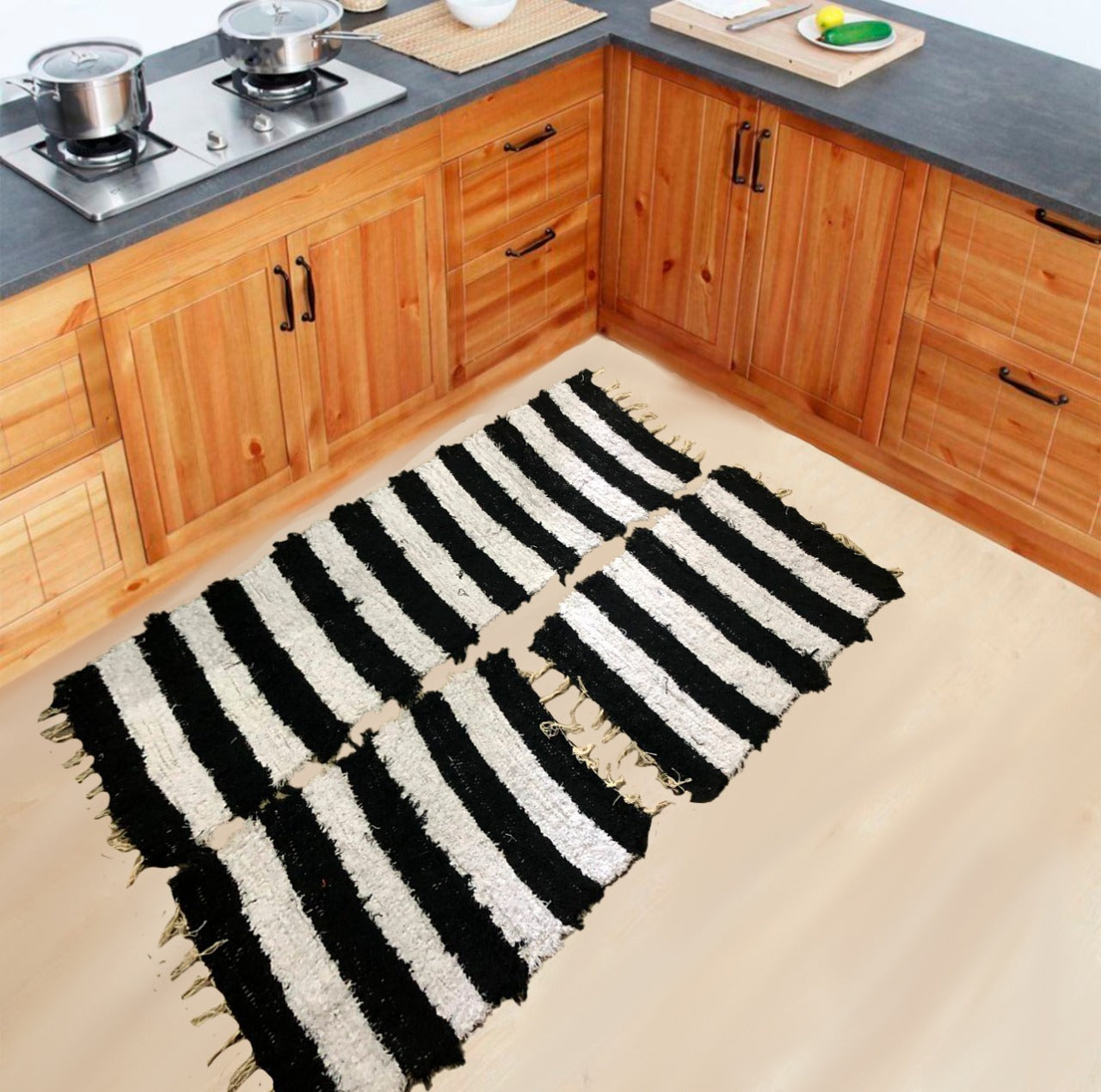 Jogo de Passadeira Felpudo Preto Listrado Mini