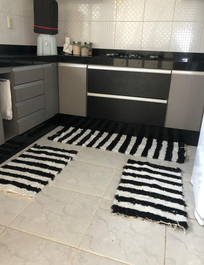 Jogo de Passadeira Felpudo Preto Listrado G