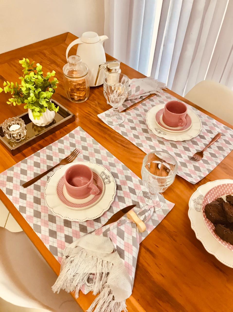 Lugar Americano Dupla Face Impermeável Rosa/Chevron Cinza