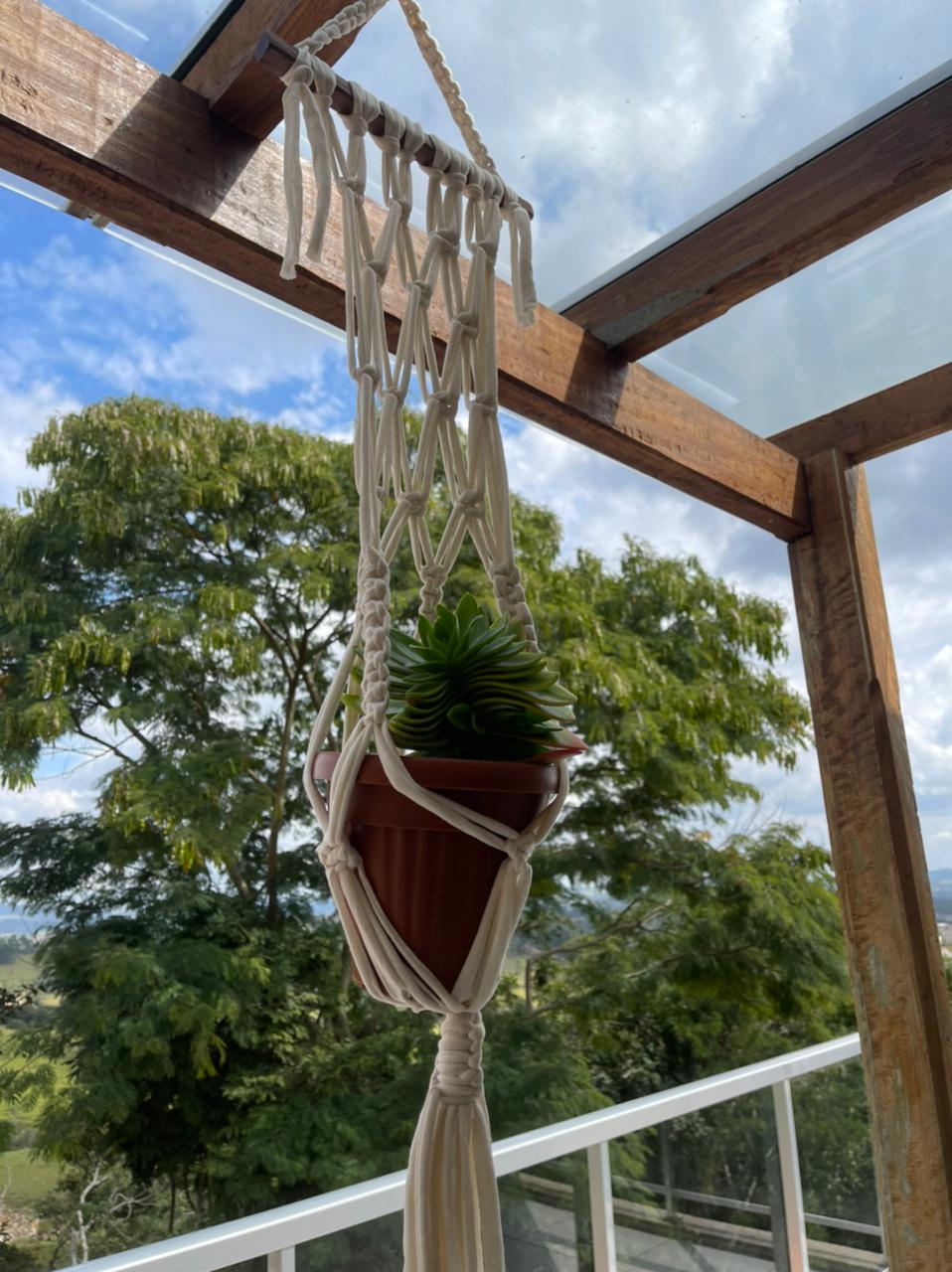 Suporte de Planta em Macramê Malha Um Vaso com Ripa em Madeira Cru