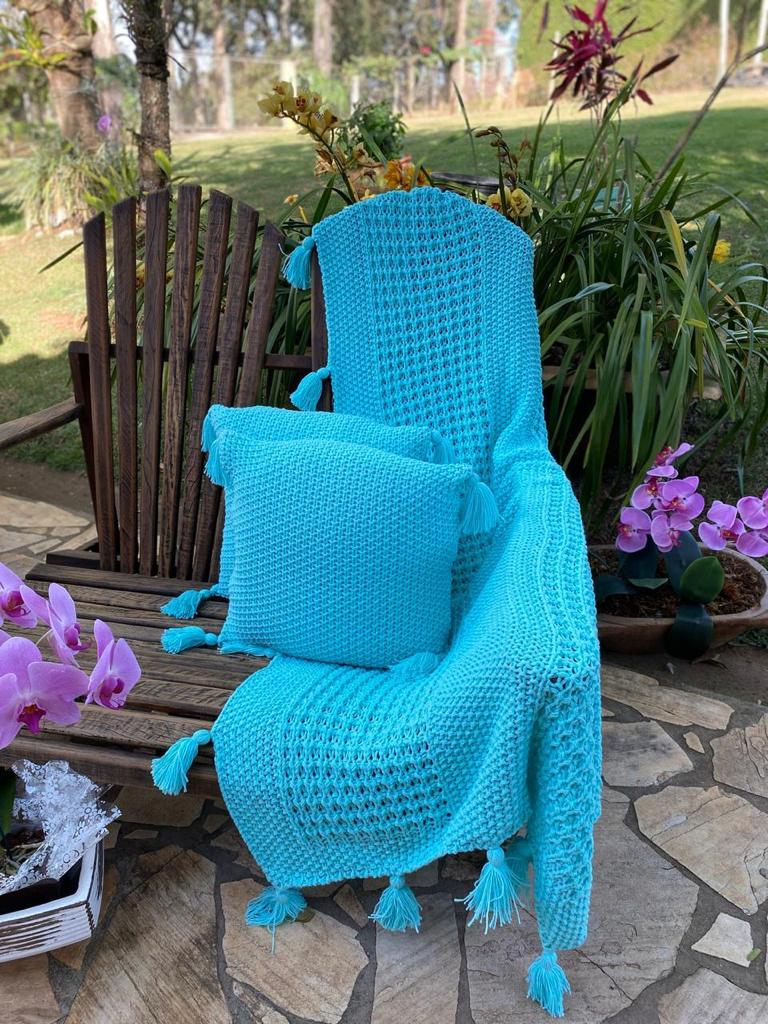 Peseira / Manta de Tricô Pompom + 2 capas de almofadas Lisa Tifanny