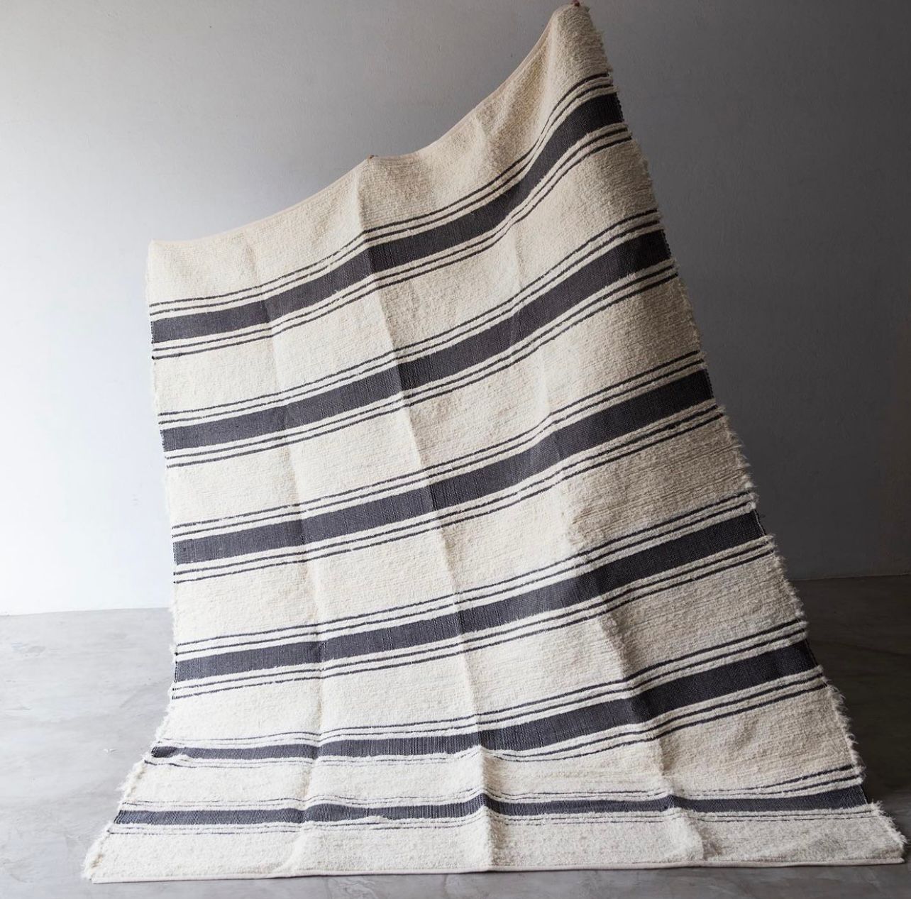 Tapete Algodão Bordado Listrado Chic Preto 2,00x2,50m