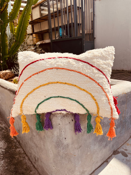 Capa de Almofada Algodão Bordada Pompom Arco Íris 30x50cm