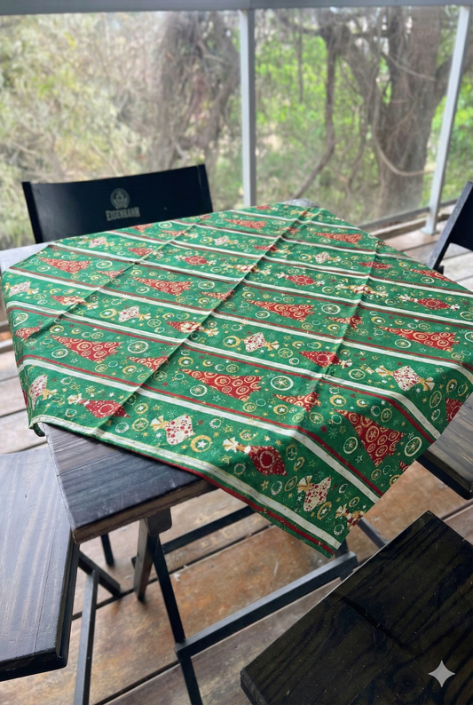 Toalha de Mesa Quadrada Composê Árvore Verde Natal