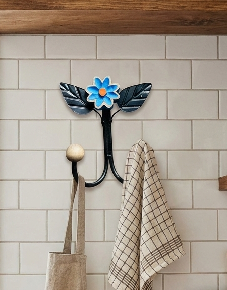Cabide Ferro com Flor de Madeira Azul