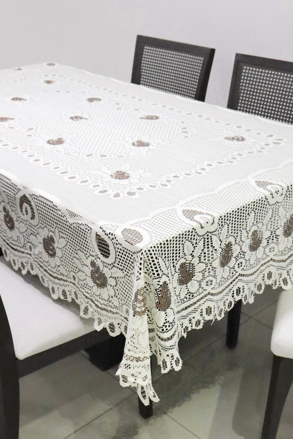 Toalha de Mesa Renda Cru e Cinza 1,5mx2,2m