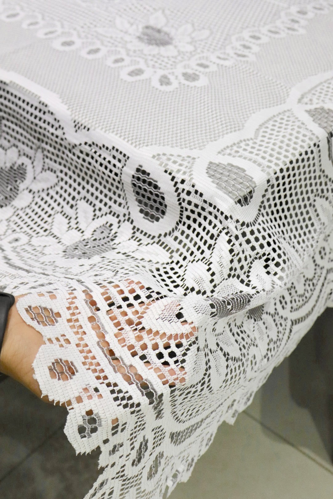 Toalha de Mesa Renda Cru e Cinza 1,5mx2,2m