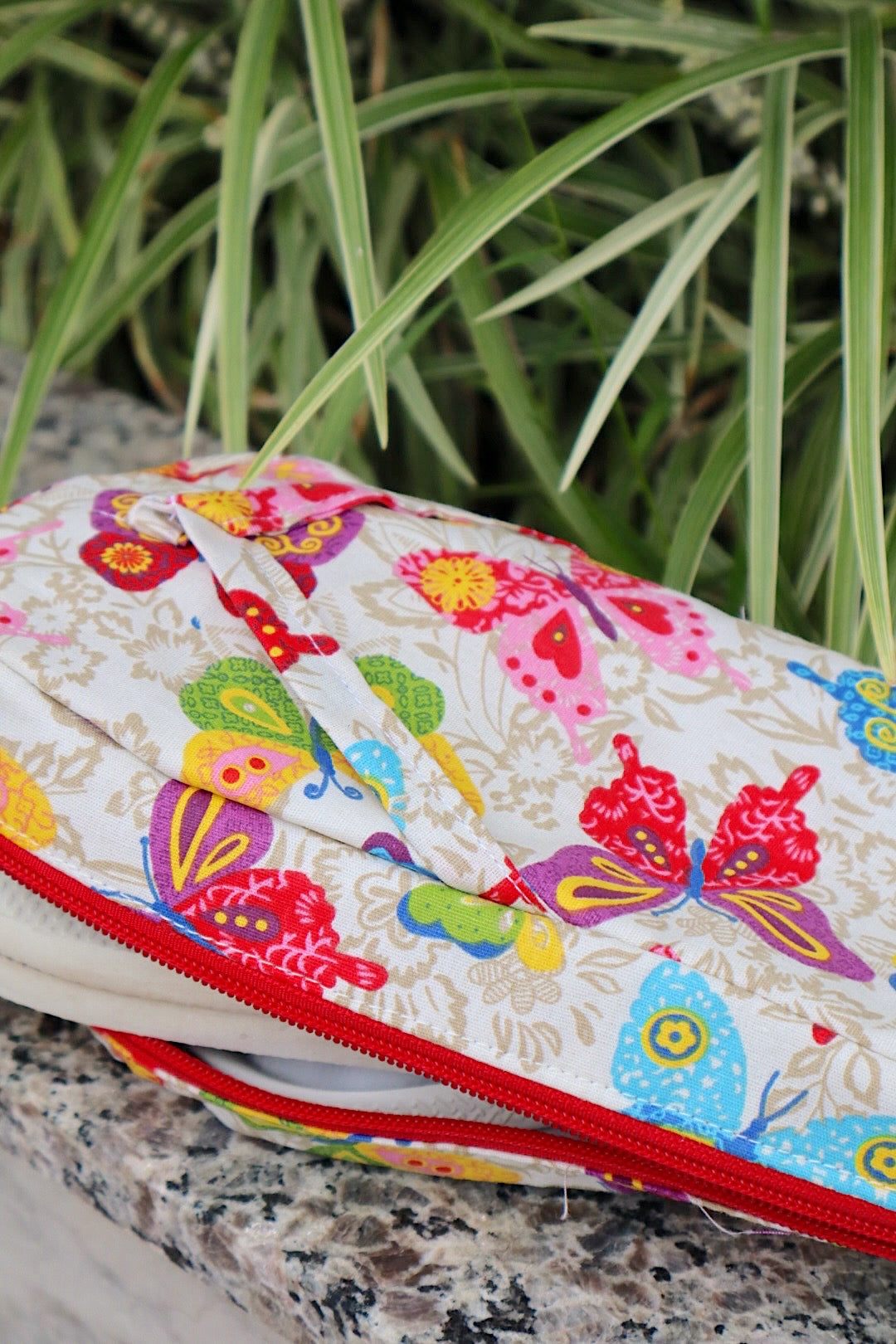 Necessaire Porta Chinelos Borboletas Coloridas