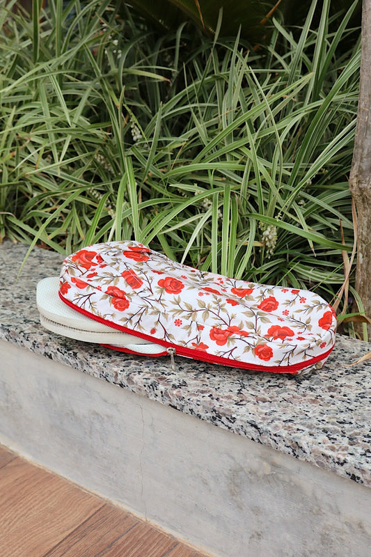 Necessaire Porta Chinelos Flores Vermelhas
