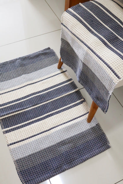 Tapete em Linha Listrado Azul e Cru 48x78cm