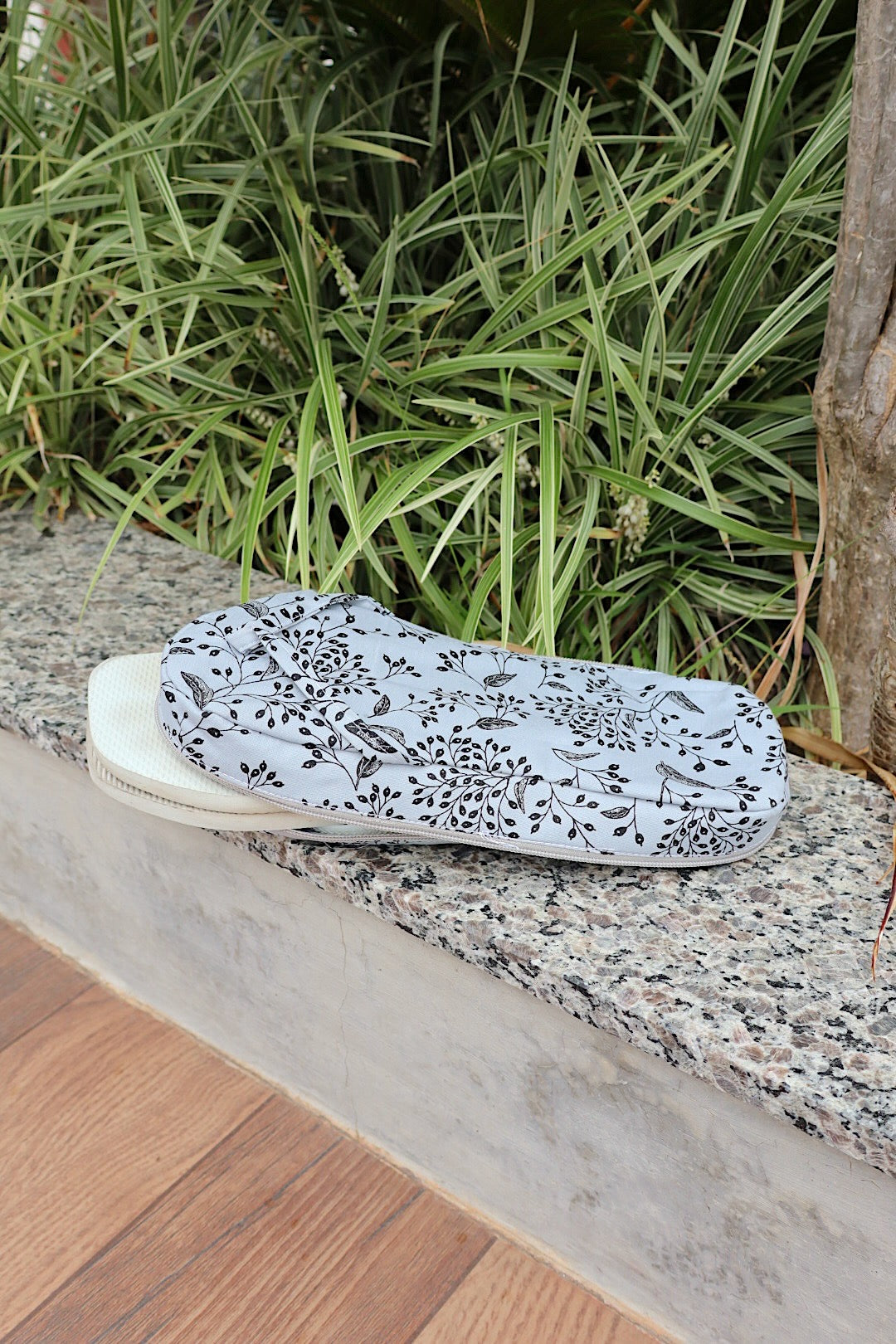 Necessaire Porta Chinelos Ramos Pretos