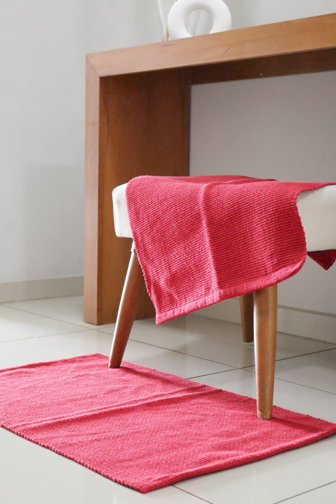 Tapete em Linha Vermelho Liso 48x78cm