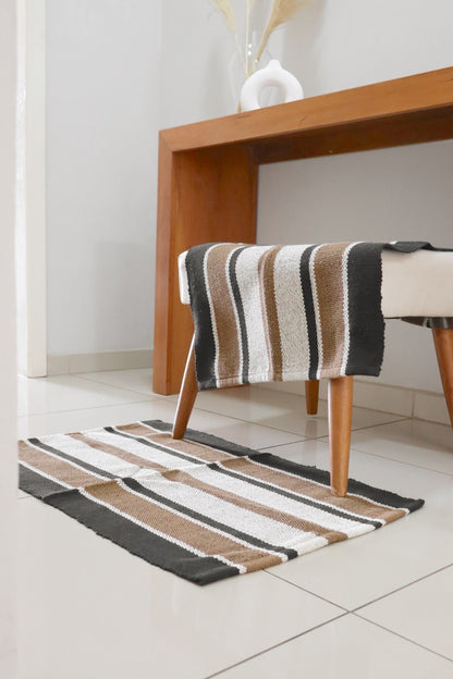 Tapete em Linha Cru, Bege e Preto 48x78cm