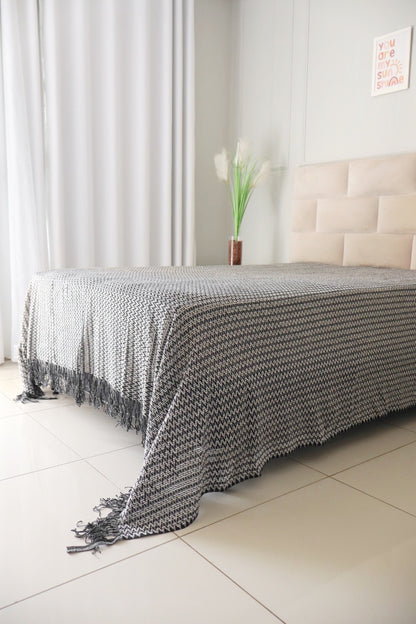Colcha para Cama Casal em Renda Preta e Cru 2,30x2,90m