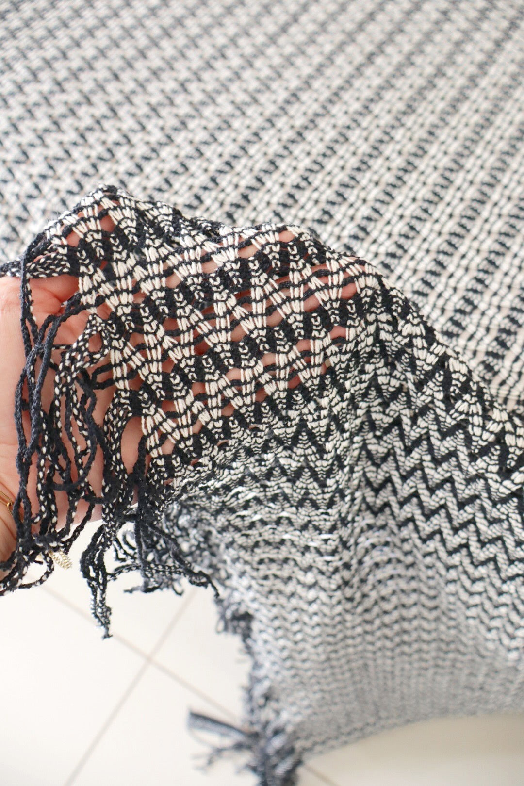 Colcha para Cama Casal em Renda Preta e Cru 2,30x2,90m