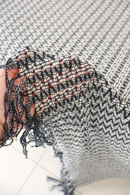 Colcha para Cama Casal em Renda Preta e Cru 2,30x2,90m