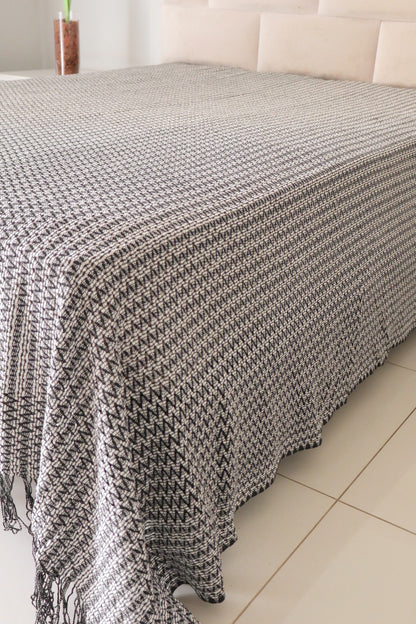 Colcha para Cama Casal em Renda Preta e Cru 2,30x2,90m