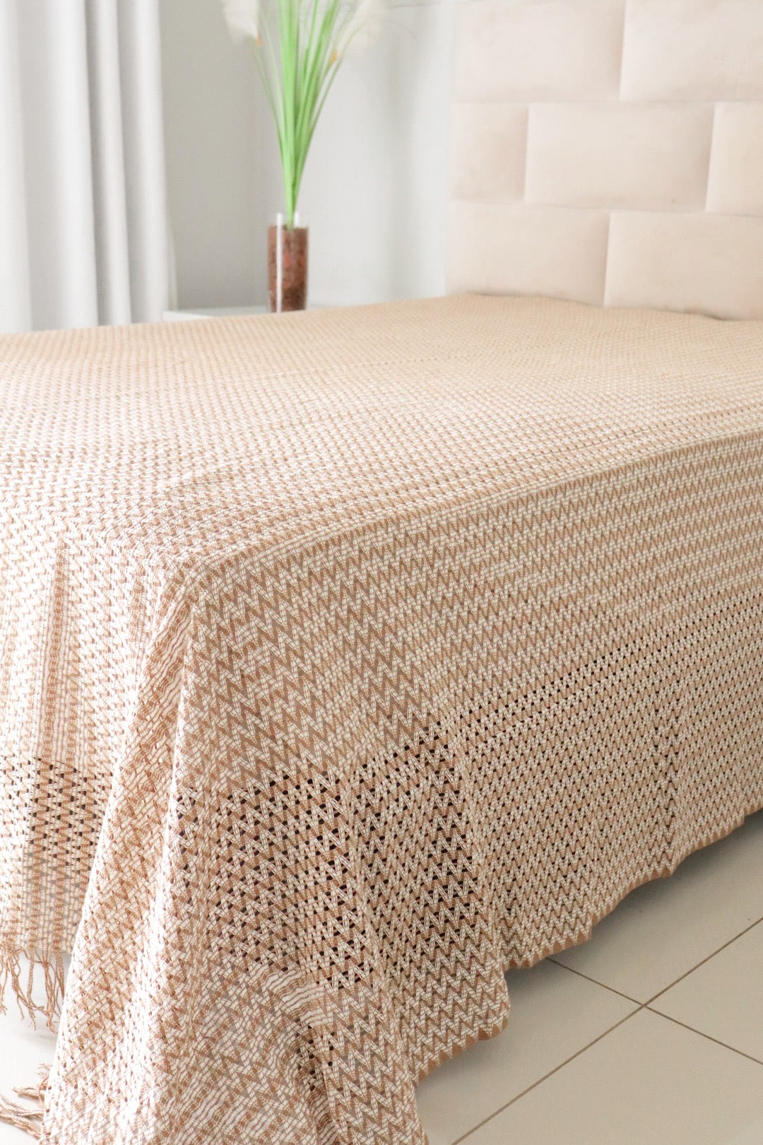 Colcha para Cama Casal em Renda Bege e Cru 2,30x2,90m