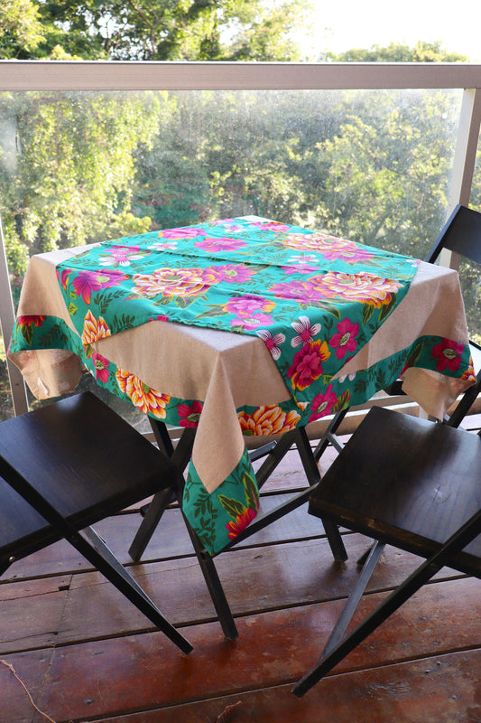 Toalha de Mesa com Barra de Chita Tifanny e Café com Leite com Composê 1,10x1,10m
