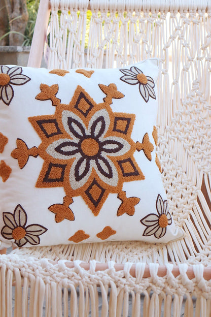 Capa de Almofada Bordada em Linho 45x45 Mostarda e Bege
