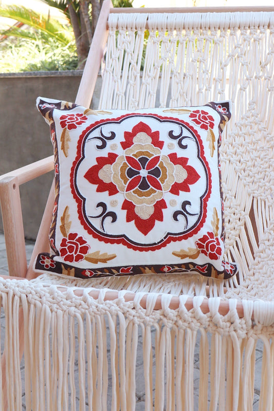 Capa de Almofada Bordada em Linho 45x45 Vermelha e Bege