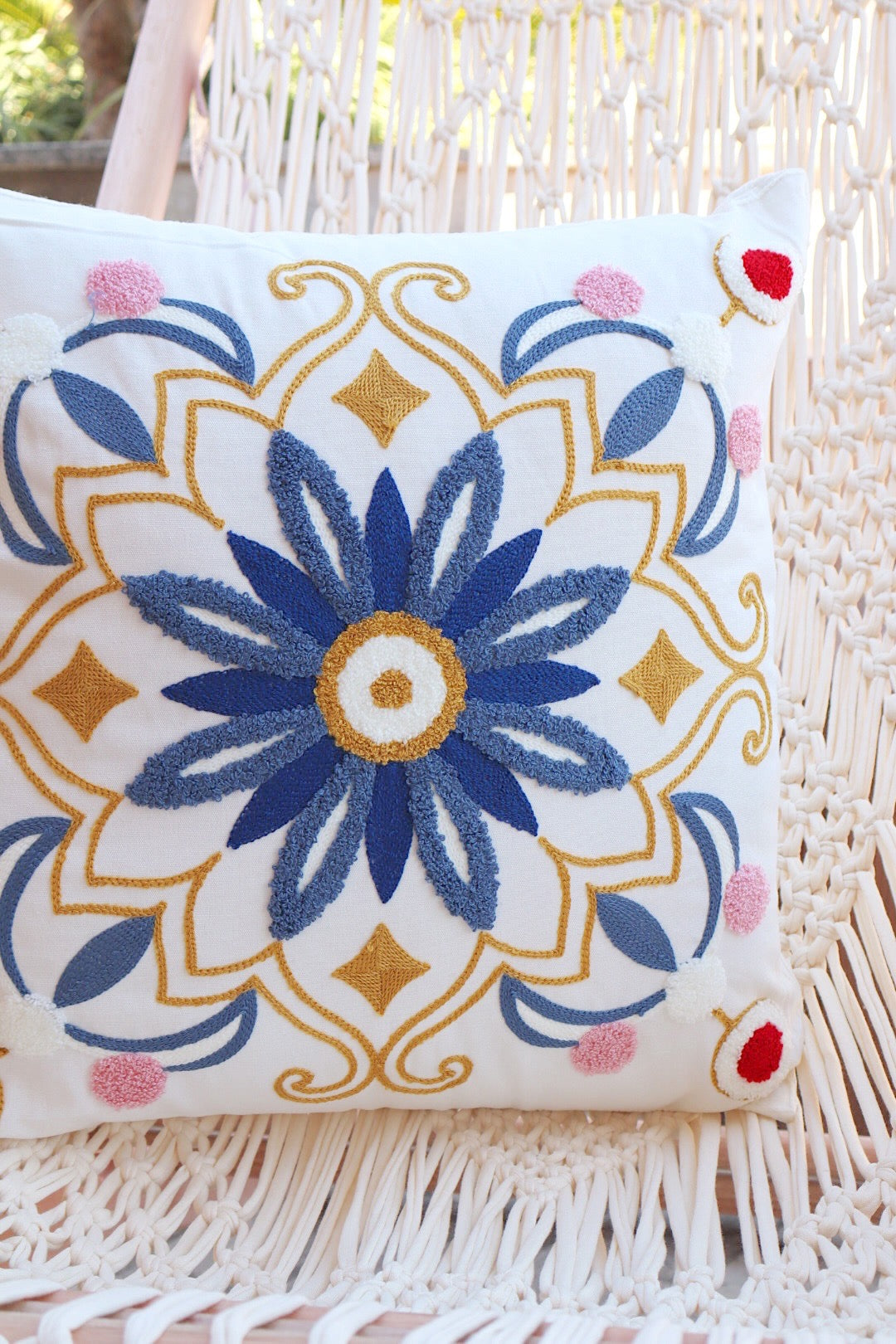 Capa de Almofada Bordada em Linho 45x45 Azul e Rosa