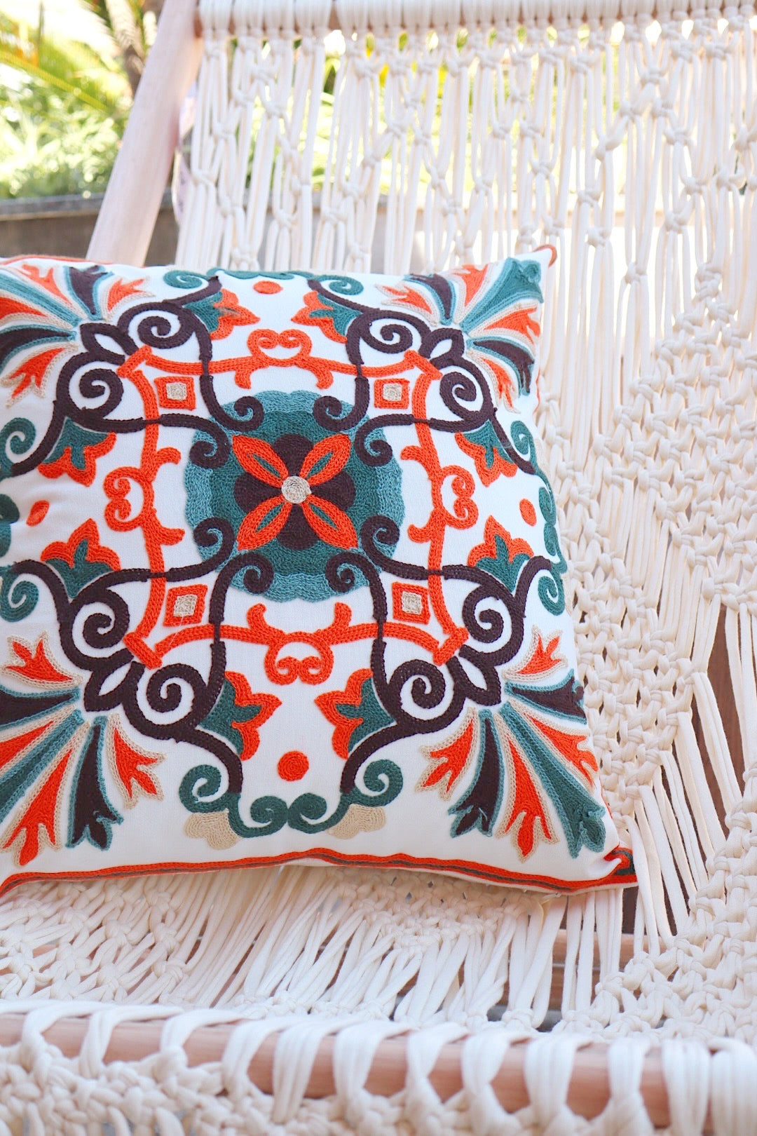 Capa de Almofada Bordada em Linho 45x45 Tifanny e Laranja
