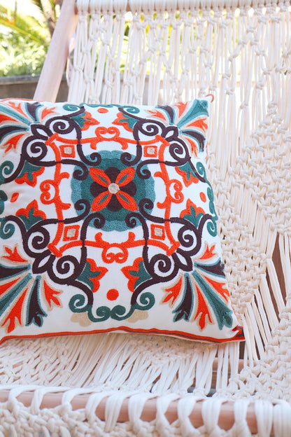 Capa de Almofada Bordada em Linho 45x45 Tifanny e Laranja