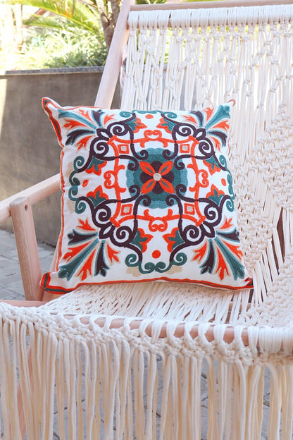 Capa de Almofada Bordada em Linho 45x45 Tifanny e Laranja