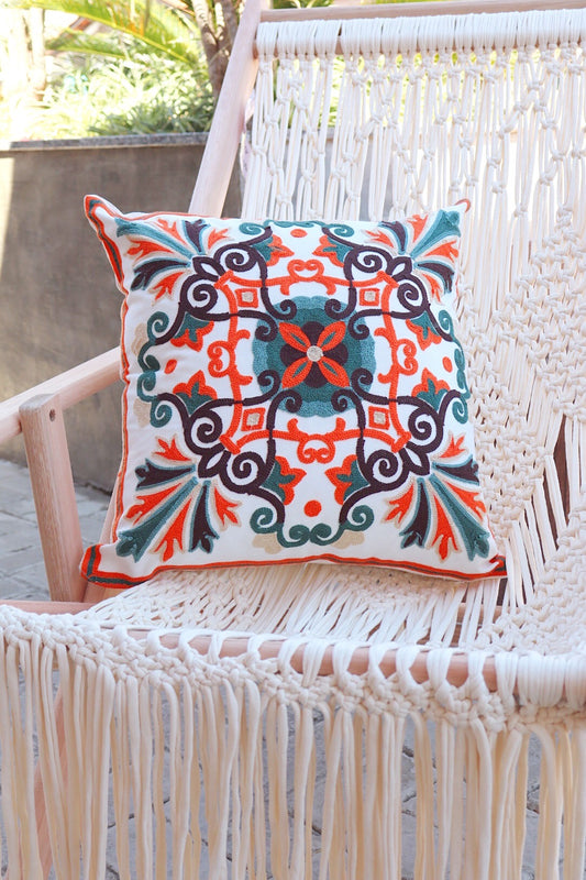 Capa de Almofada Bordada em Linho 45x45 Tifanny e Laranja