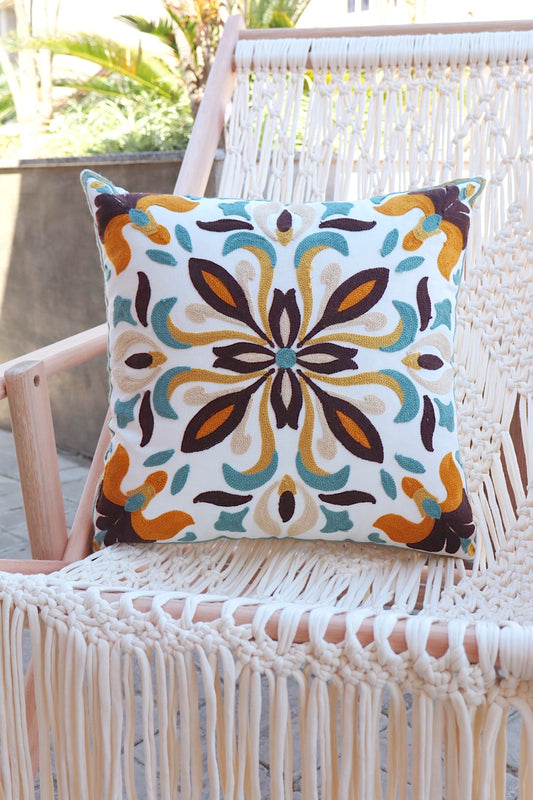 Capa de Almofada Bordada em Linho 45x45 Tifanny e Mostarda