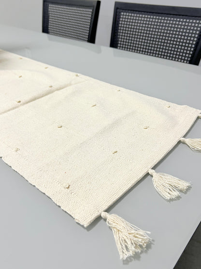 Caminho de Mesa Algodão com Pompom Cru
