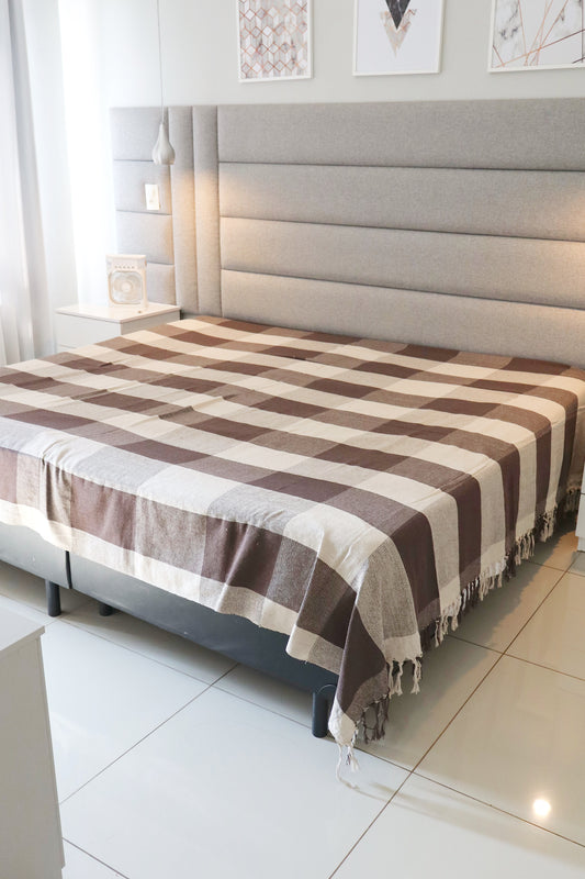 Colcha para Cama 2,20x2,50m Artesanal Xadrez Marrom e Cru