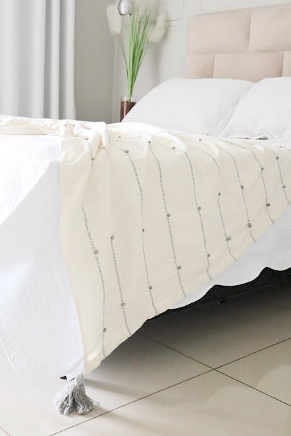 Manta para Sofá / Peseira Pompom Boho Cinza 1,20mx1,80m