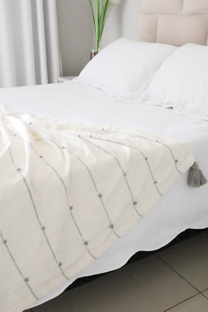 Manta para Sofá / Peseira Pompom Boho Cinza 1,20mx1,80m