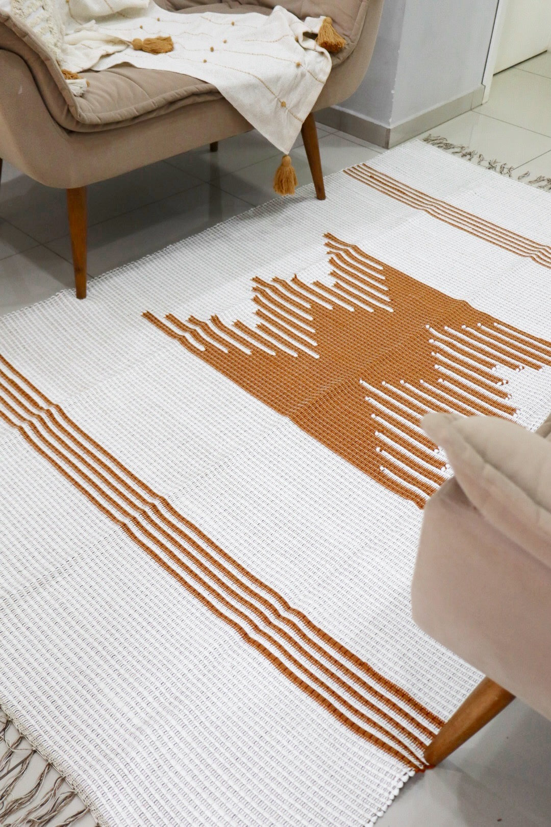 Tapete Cru com Bico Mostarda em Malha 1,50x2,00m