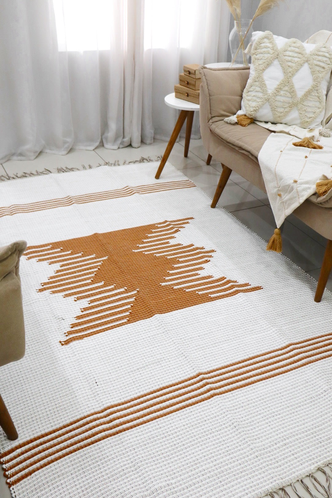 Tapete Cru com Bico Mostarda em Malha 1,50x2,00m