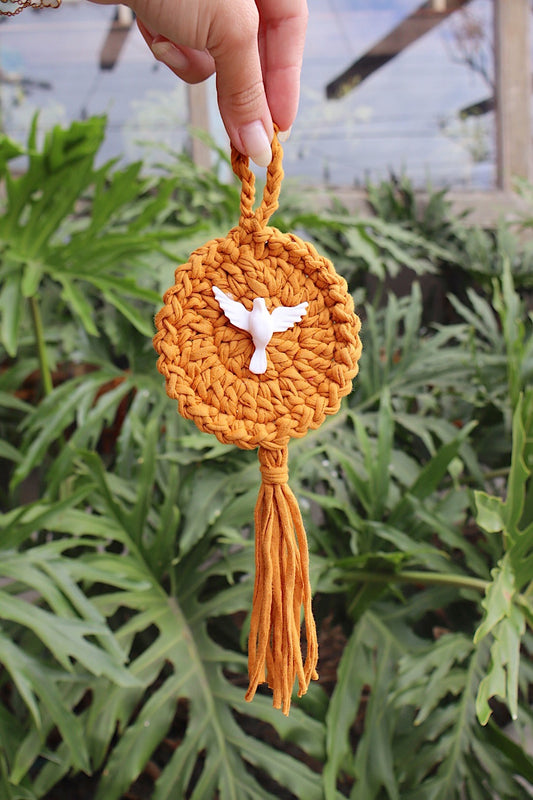 Mandala em Malha com Divino Espírito Santo Mostarda
