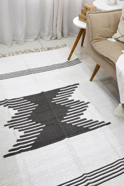 Tapete Cru com Bico Preto em Malha 1,50x2,00m