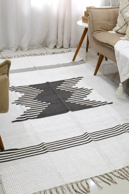 Tapete Cru com Bico Preto em Malha 1,50x2,00m