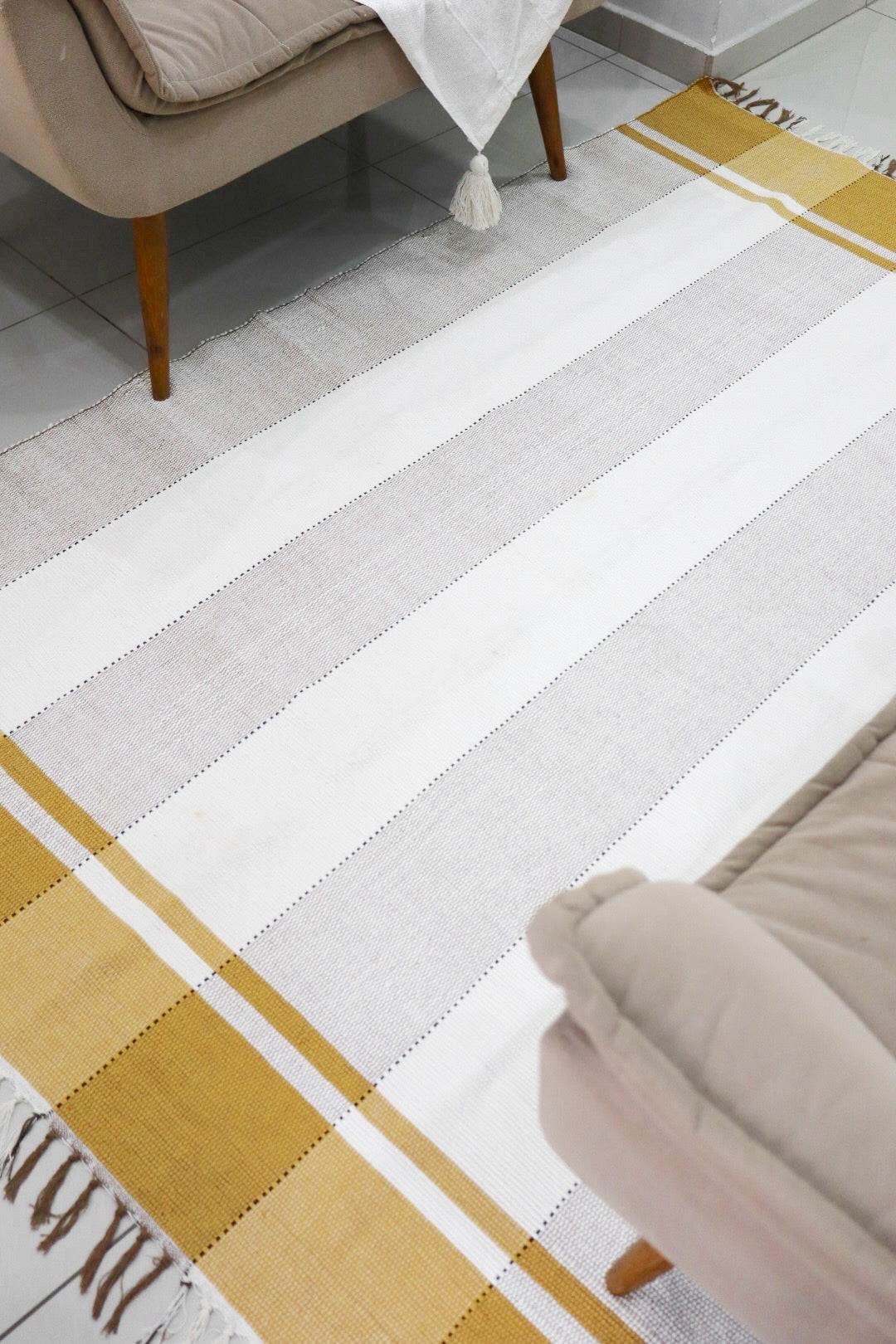 Tapete em Malha Moldura Cru com Beirada Amarela 1,50x2,00m
