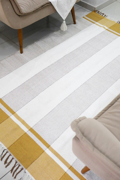 Tapete em Malha Moldura Cru com Beirada Amarela 1,50x2,00m
