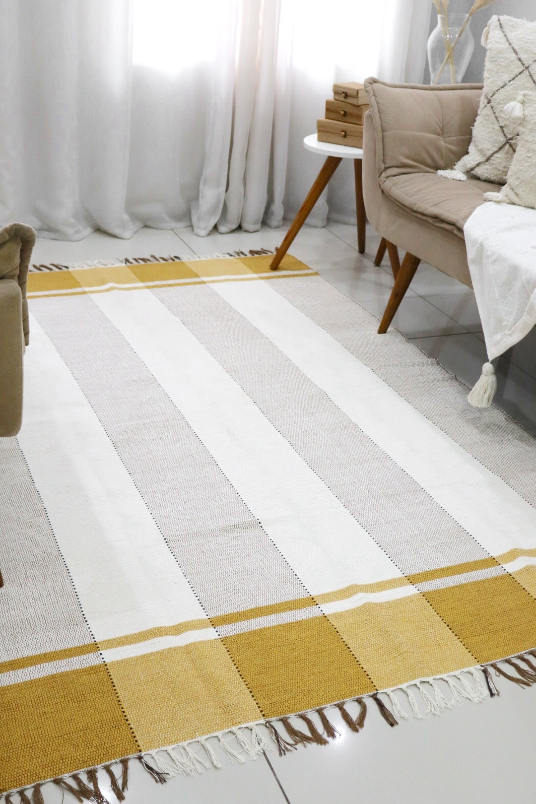 Tapete em Malha Moldura Cru com Beirada Amarela 1,50x2,00m