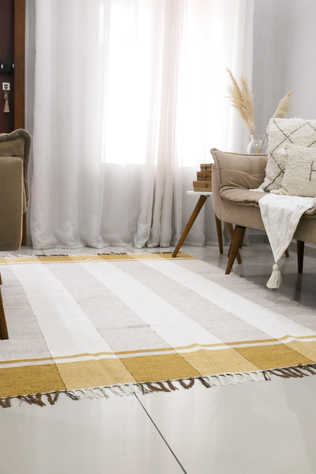 Tapete em Malha Moldura Cru com Beirada Amarela 1,50x2,00m