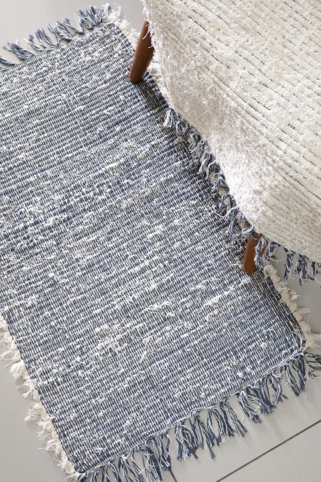 Tapete Algodão Felpudo Dupla Face Grafite Liso 50x80cm